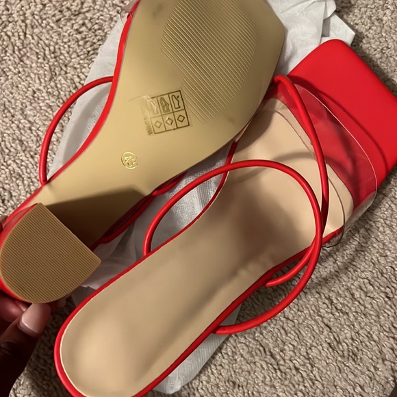 Red heels - Picture 3 of 3